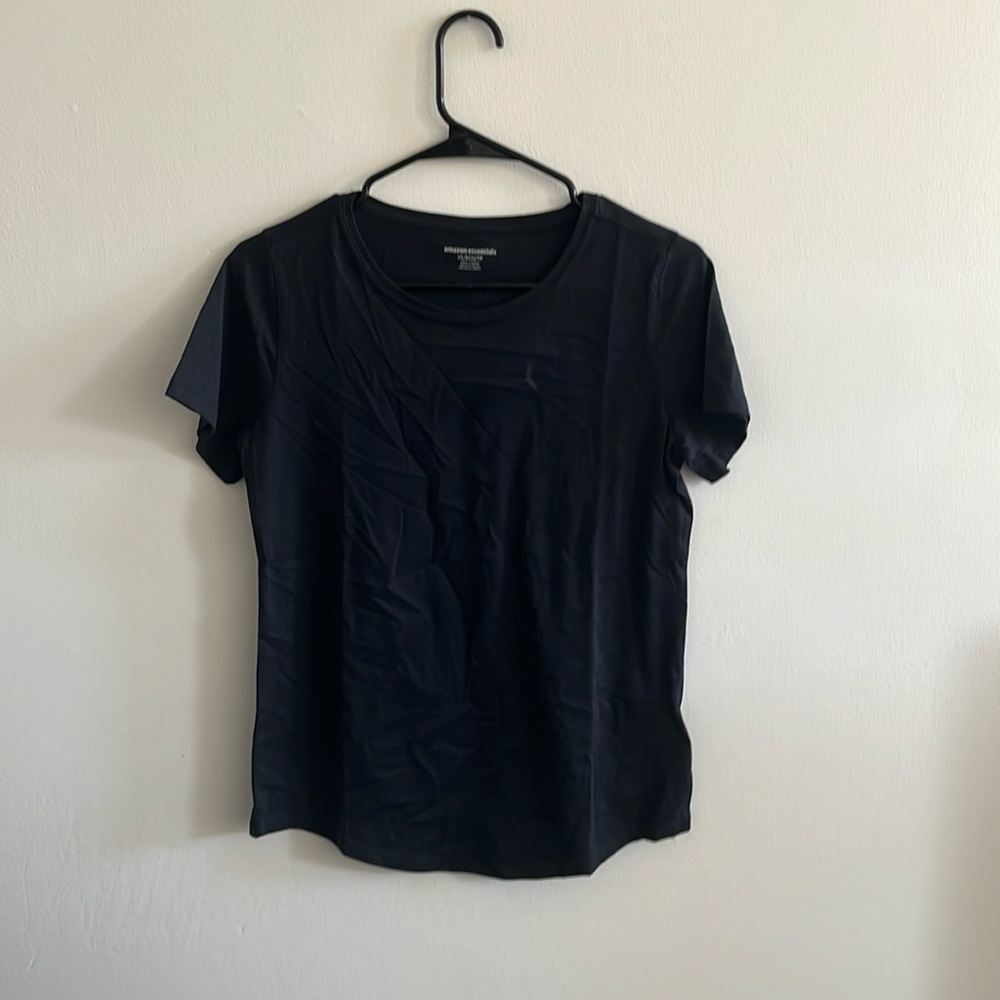 Amazon Essentials Women’s XS Basic Black Scoop Neck Tee